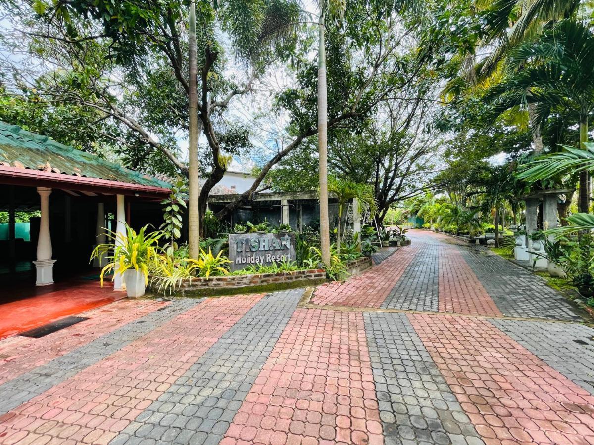 Tishan Holiday Resort โปลอนนารูวา ภายนอก รูปภาพ