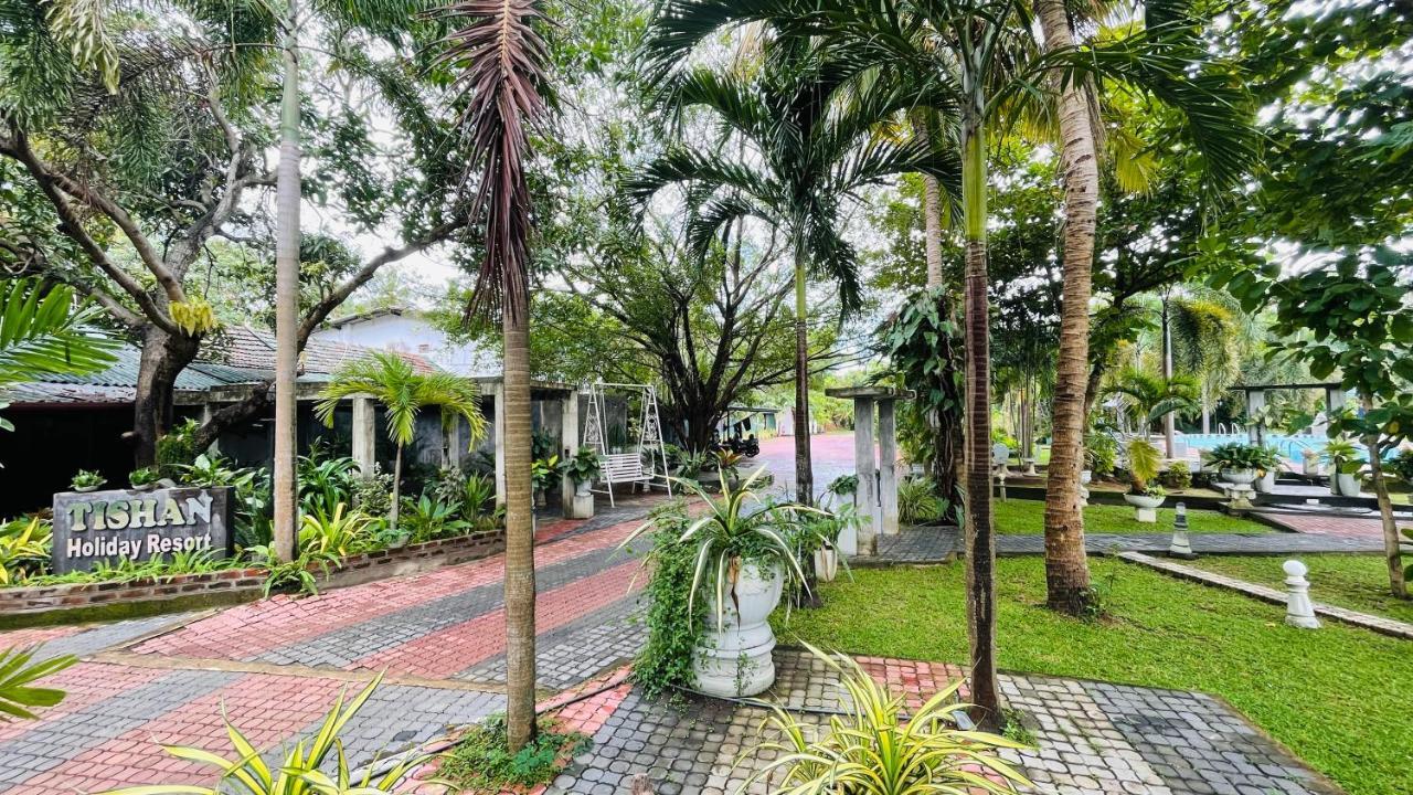 Tishan Holiday Resort โปลอนนารูวา ภายนอก รูปภาพ