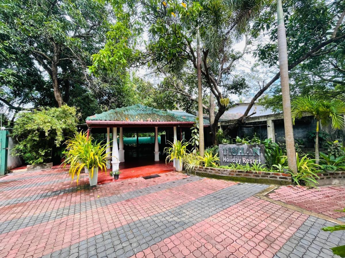 Tishan Holiday Resort โปลอนนารูวา ภายนอก รูปภาพ