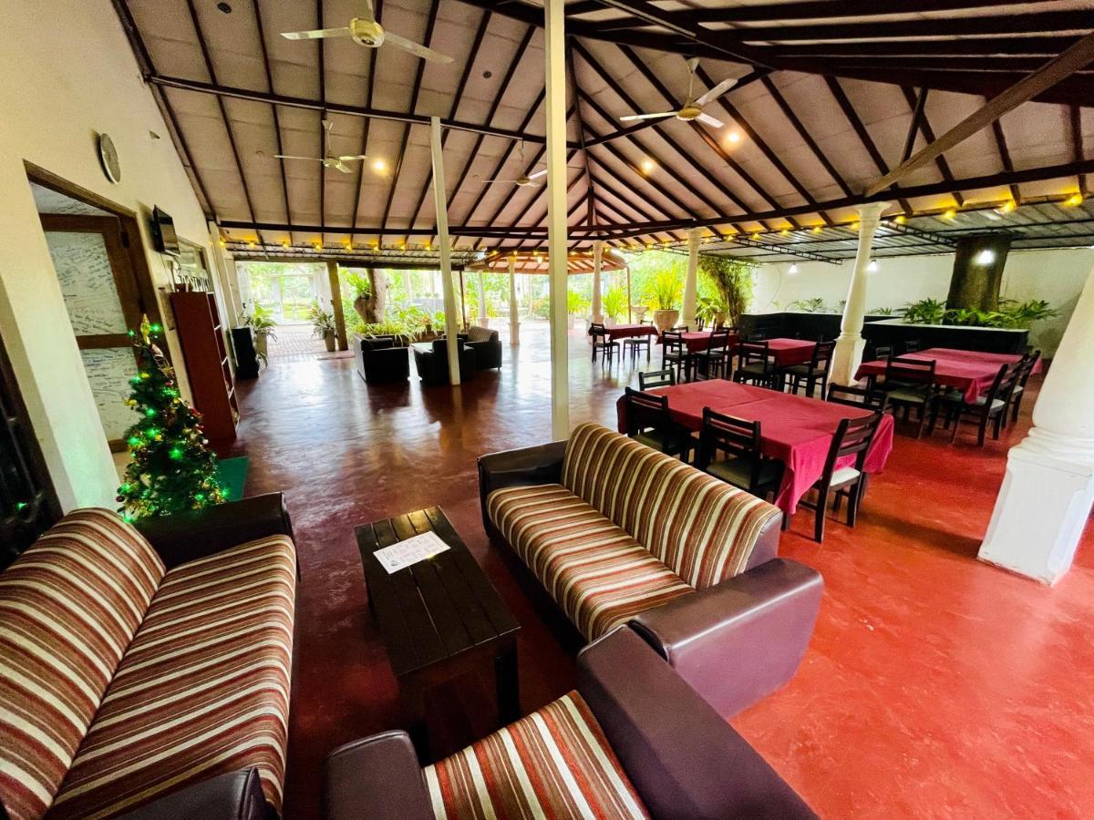 Tishan Holiday Resort โปลอนนารูวา ภายนอก รูปภาพ