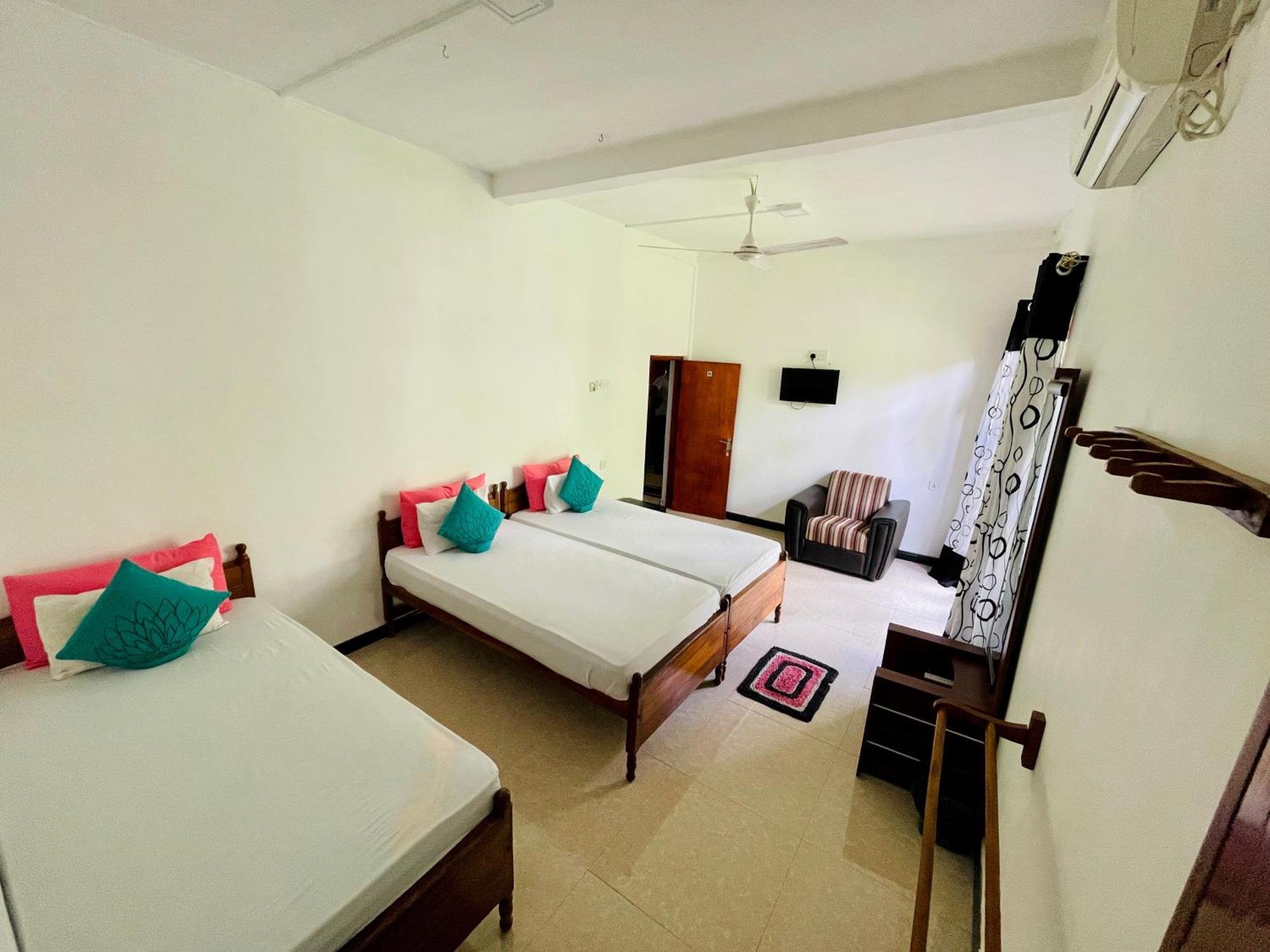 Tishan Holiday Resort โปลอนนารูวา ห้อง รูปภาพ