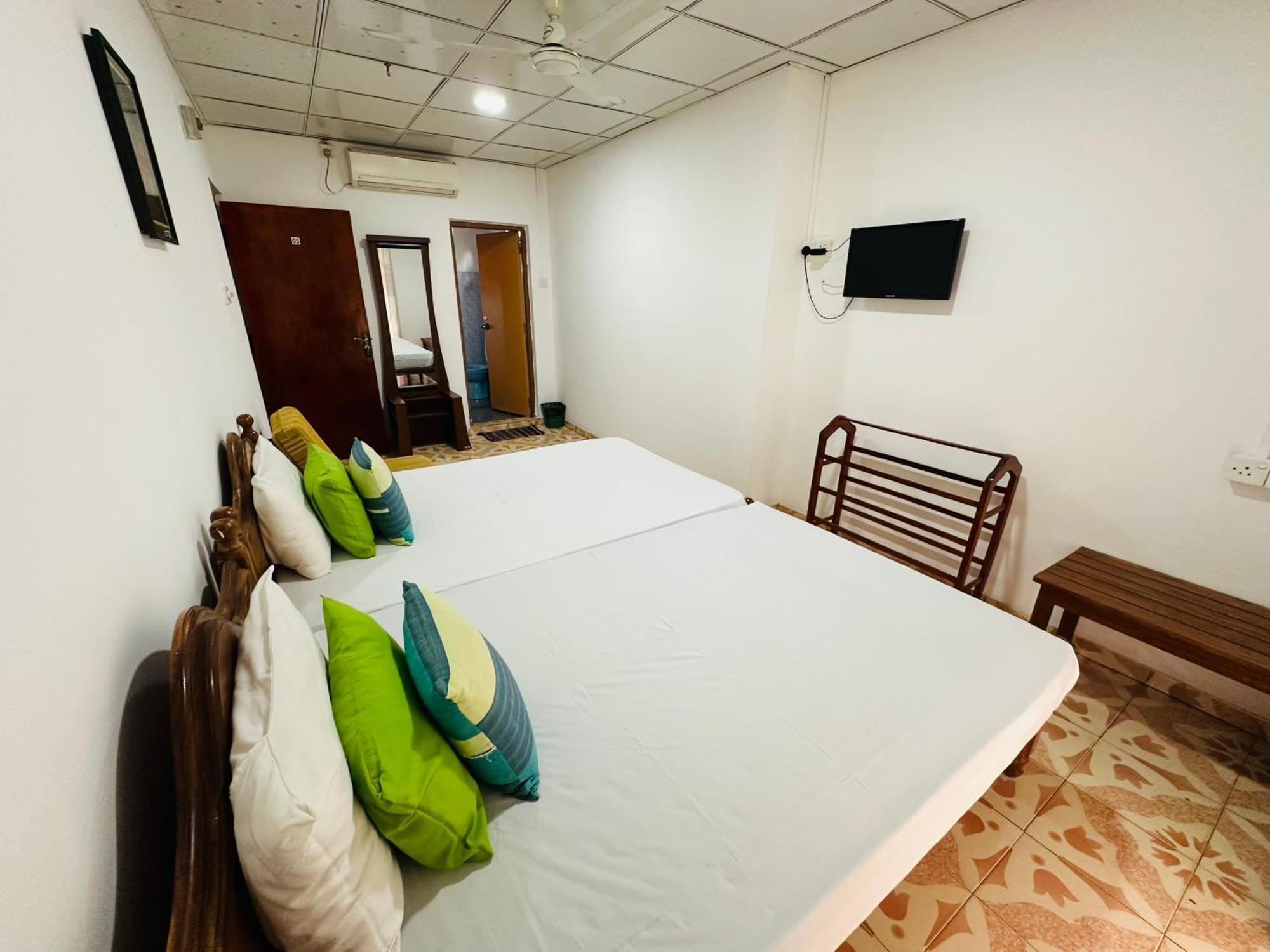 Tishan Holiday Resort โปลอนนารูวา ภายนอก รูปภาพ