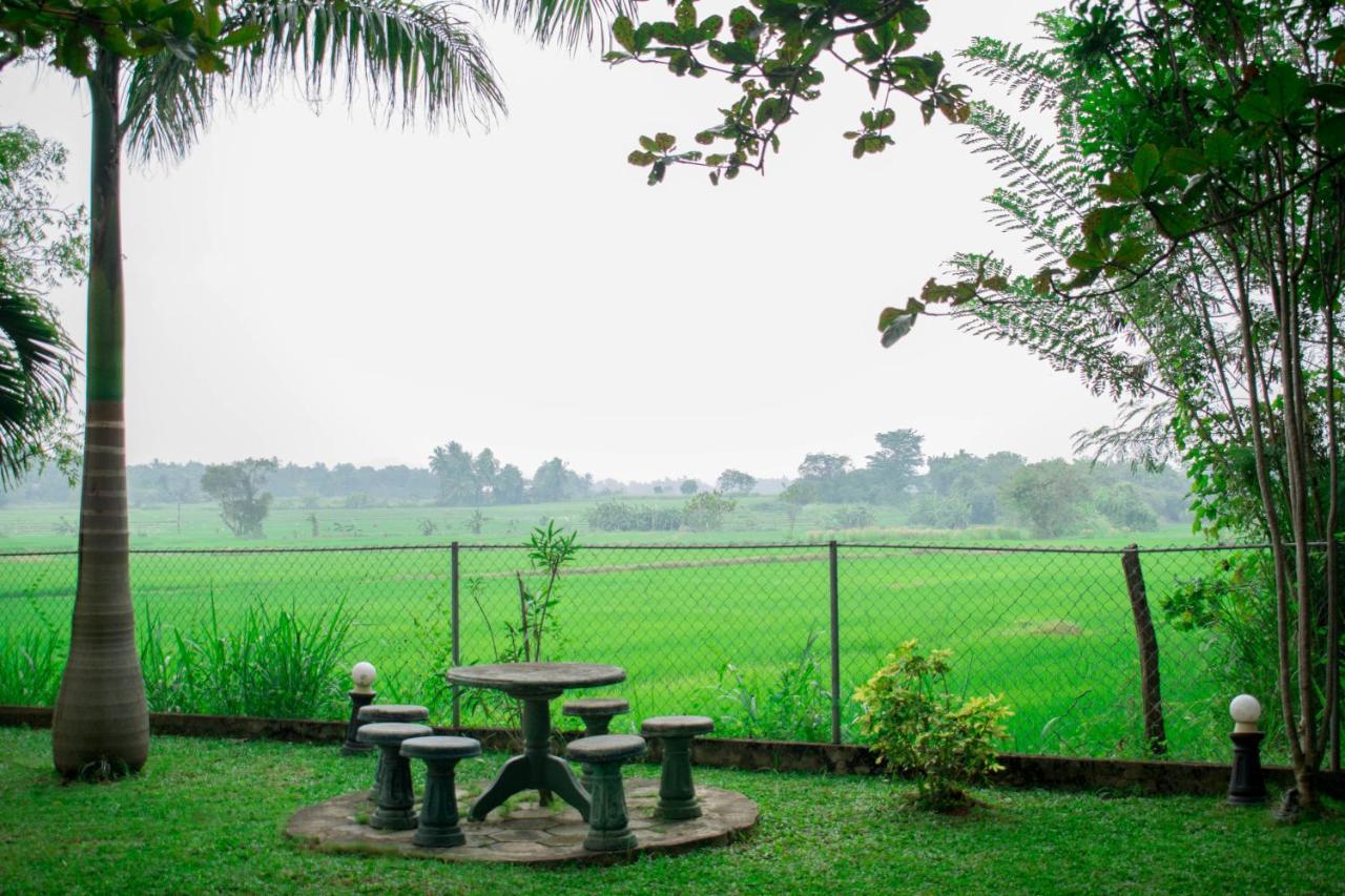 Tishan Holiday Resort โปลอนนารูวา ภายนอก รูปภาพ