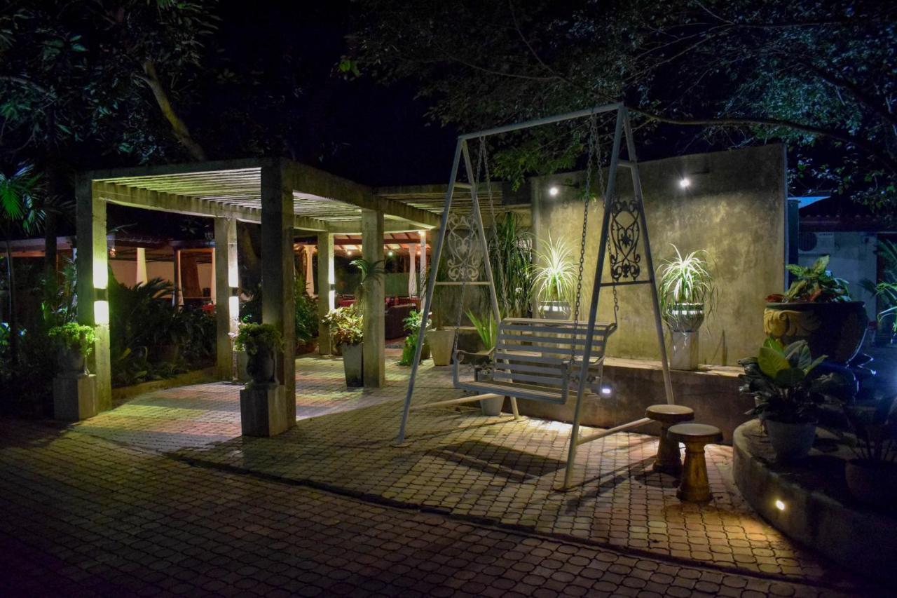 Tishan Holiday Resort โปลอนนารูวา ภายนอก รูปภาพ